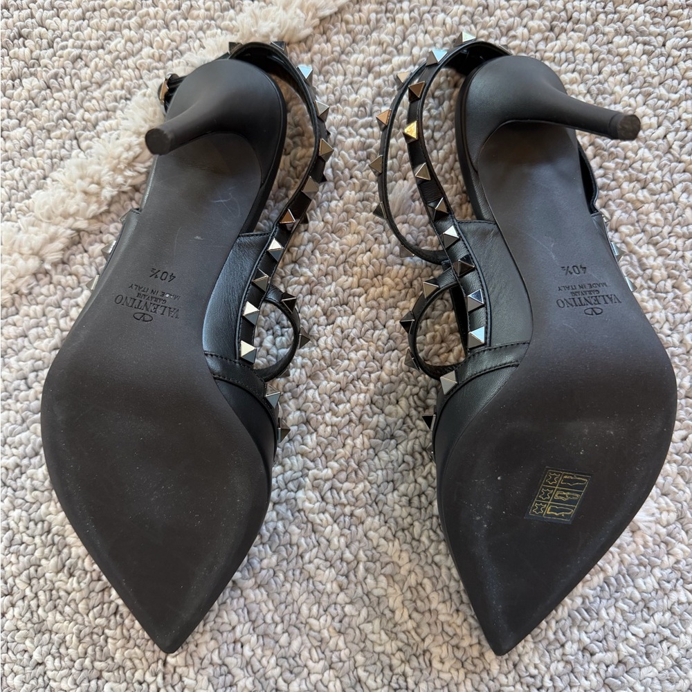Valentino Rockstud Heels Black on Black - Picture 4 of 5